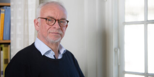 portætfoto af peter skov-jakobsen i nørregade 11