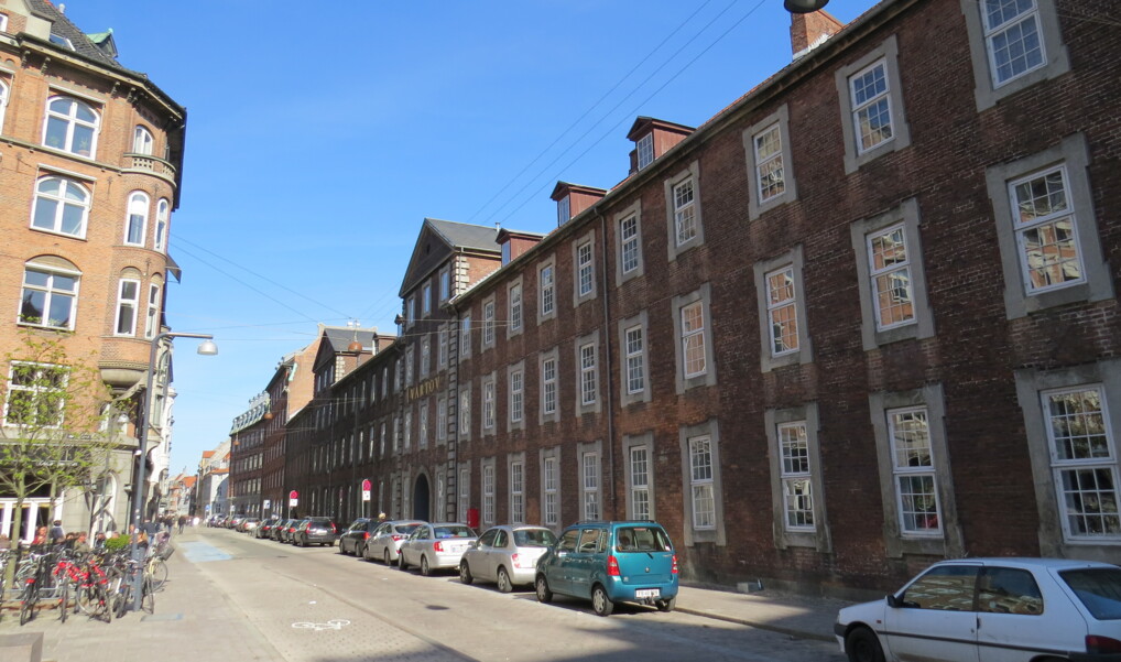 Vartov set fra den modsatte side af farvergade