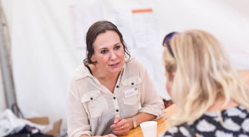 Samtale mellem to kvinder 