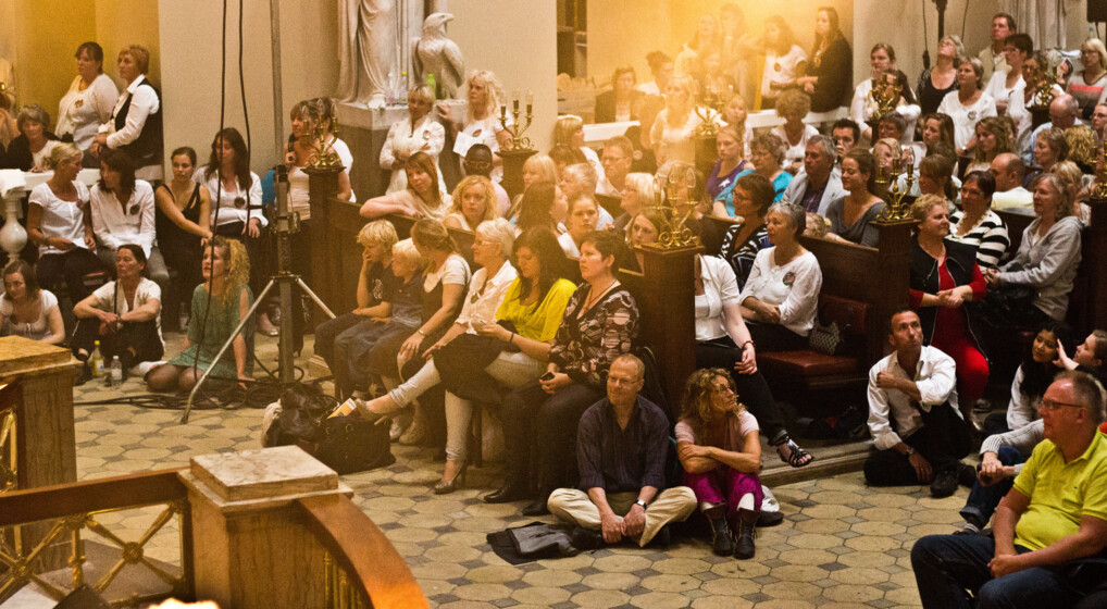 billede af fyldt domkirke