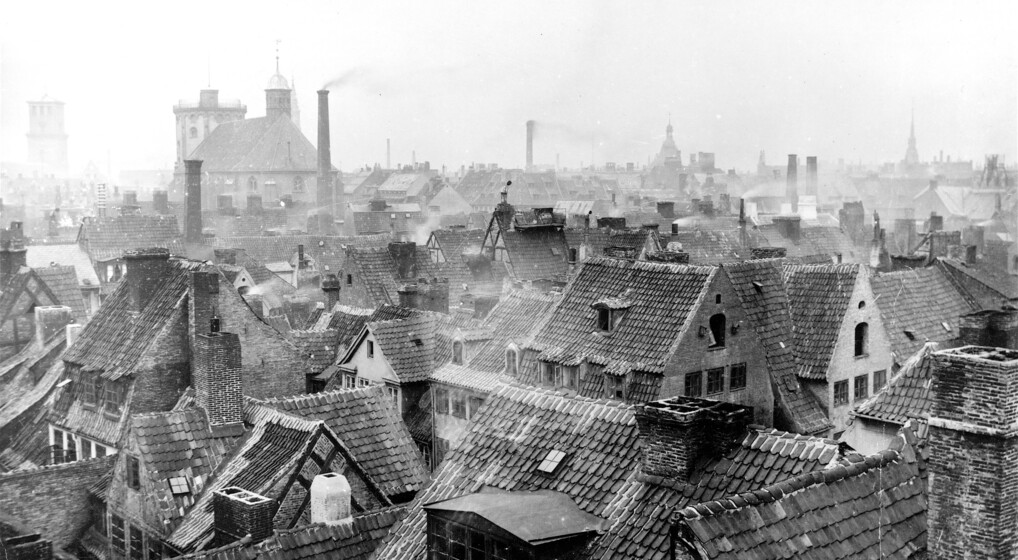 Ældre foto af København. I baggrunden bl.a. Vor Frue Kirke, Trinitatis Kirke, Sankt Petri Kirke